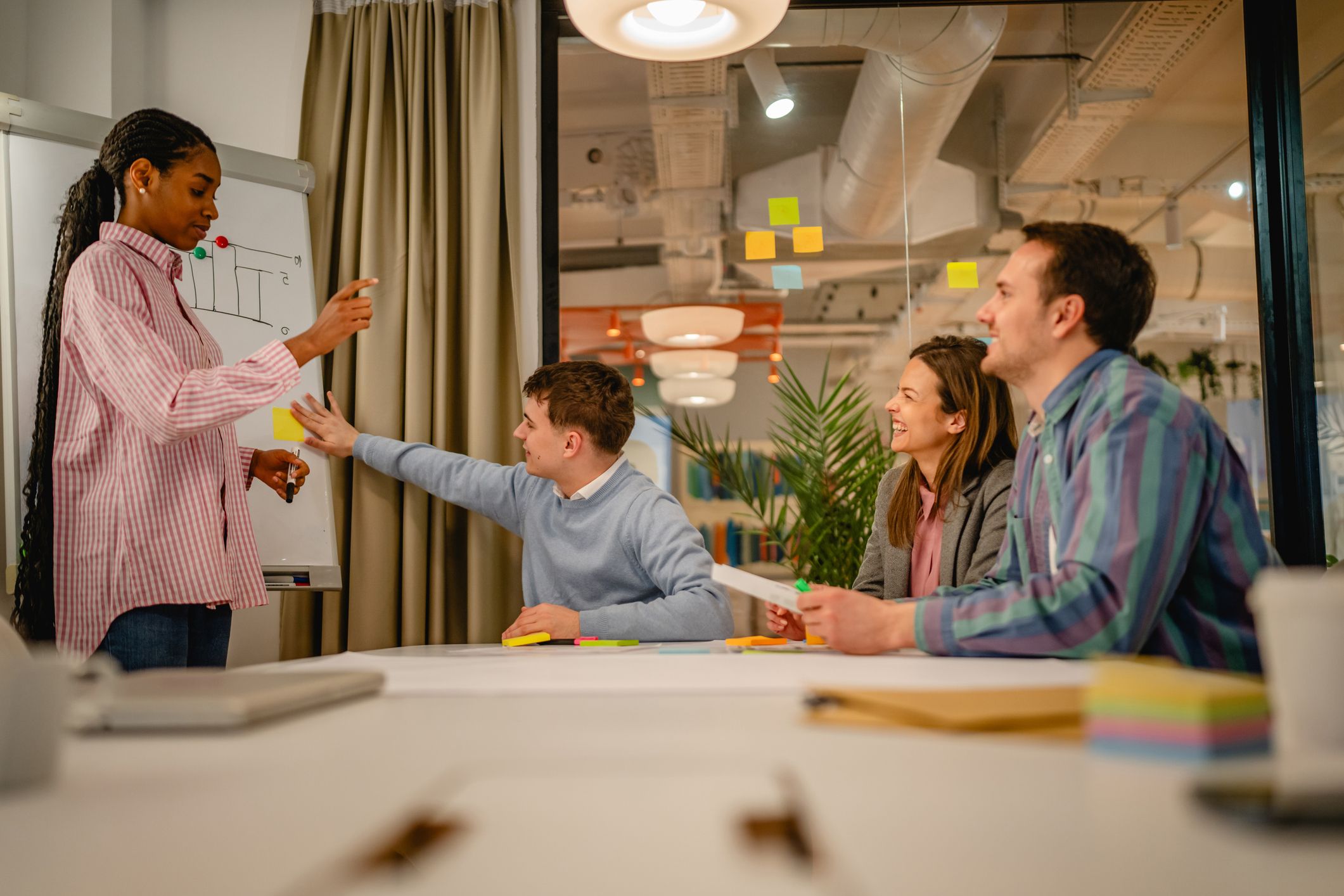 Arbeitszeit neu denken: Was die Debatte um die 4-Tage-Woche für PR & Kommunikation bedeutet